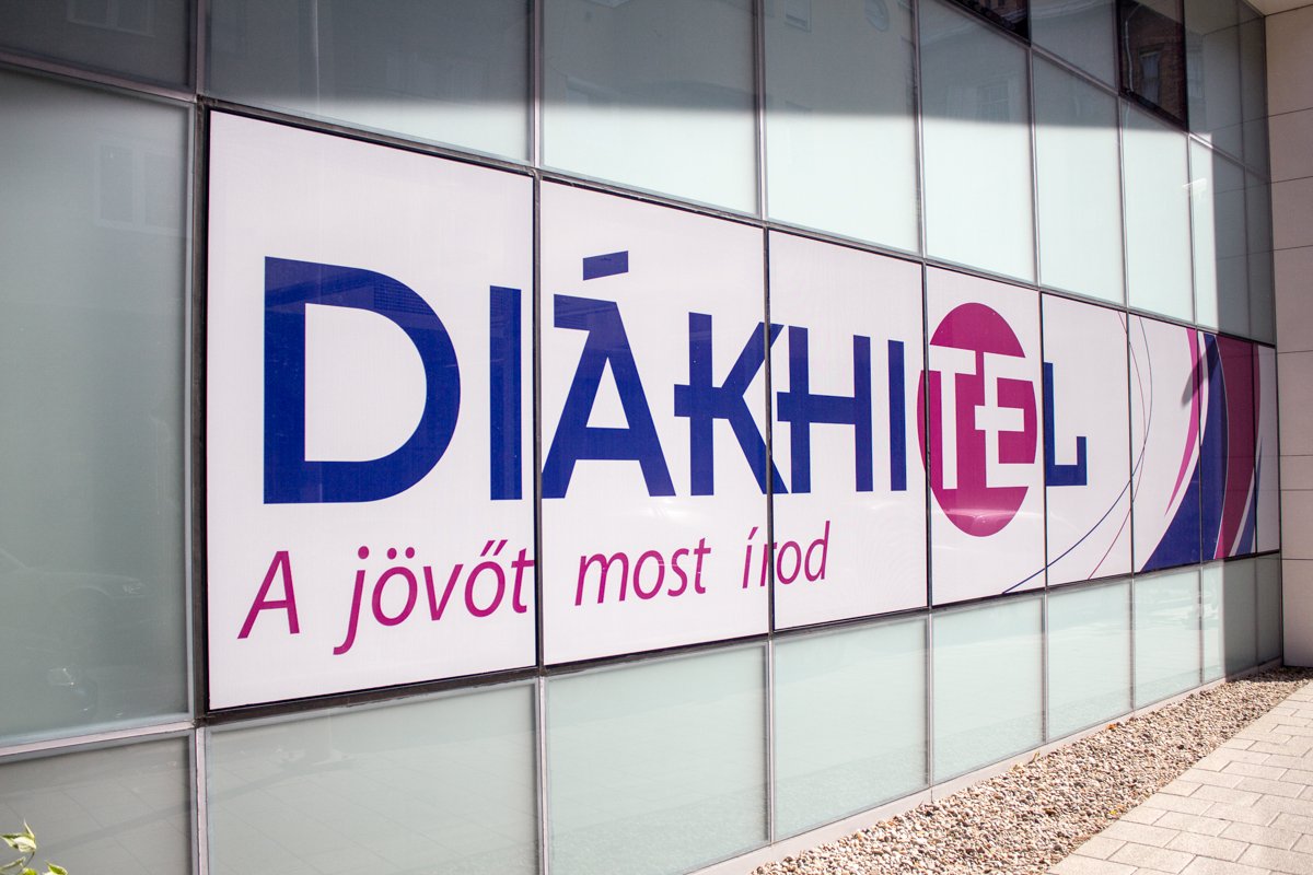 Öt százalék alatt a Diákhitel 1 kamata