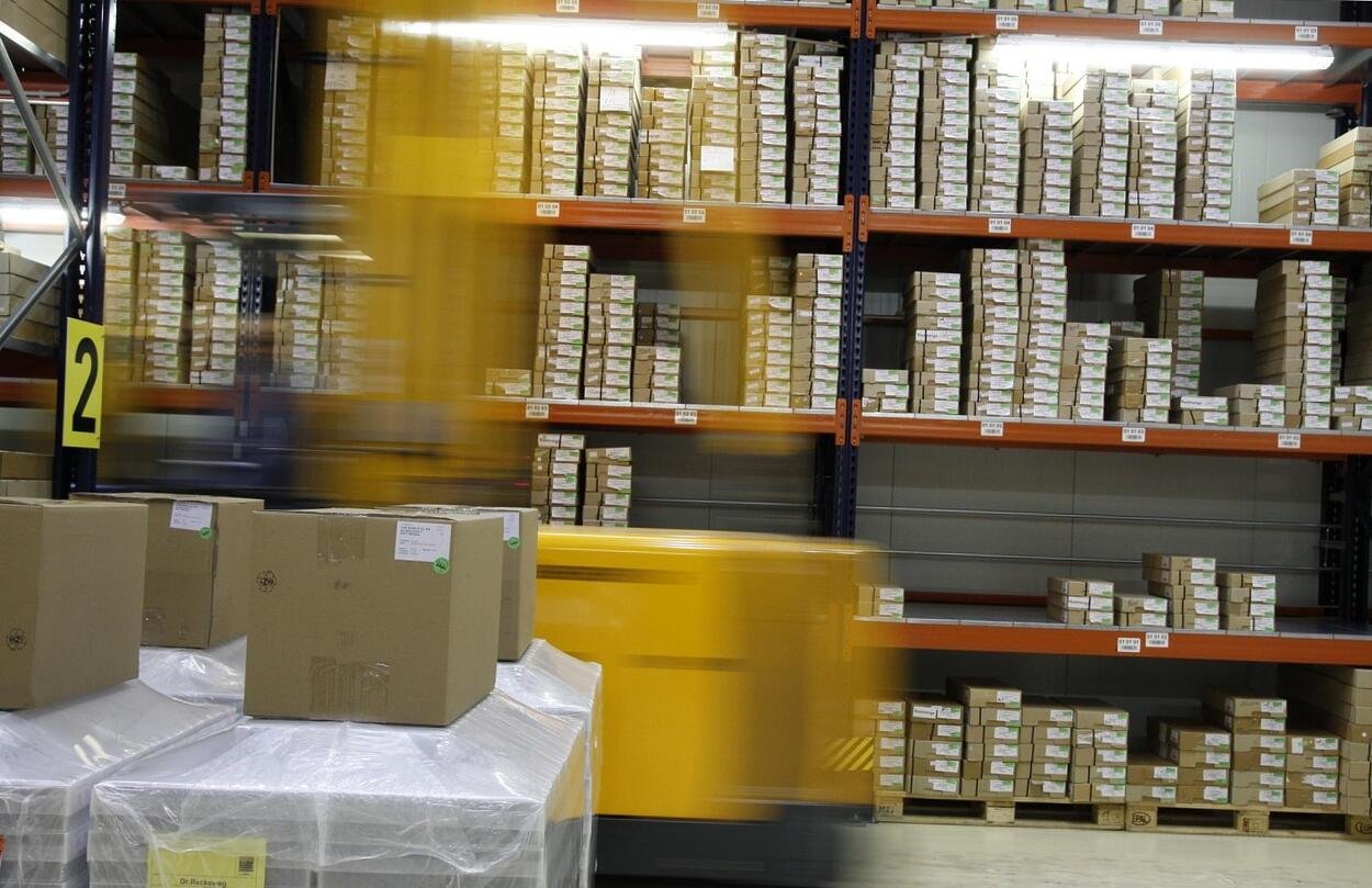 Zsugorfóliázás: hogyan hoz hatékonyságot a csomagolásban?